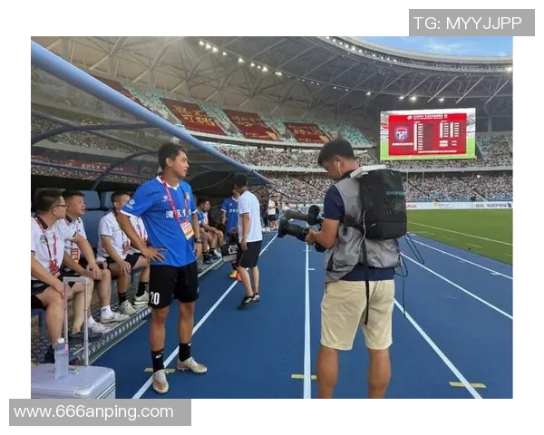 足球员直播新体验球迷互动与赛事分析的完美结合