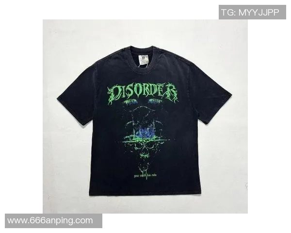 男士项链足球风潮来袭展现个性魅力与运动精神的完美结合